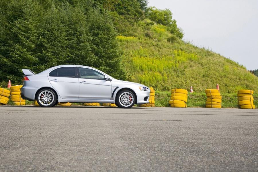  Mitsubishi Lancer Evolution X 2007 года  (фото 104 из 149)